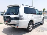 ميتسوبيشي باجيرو جي إل إس 2015